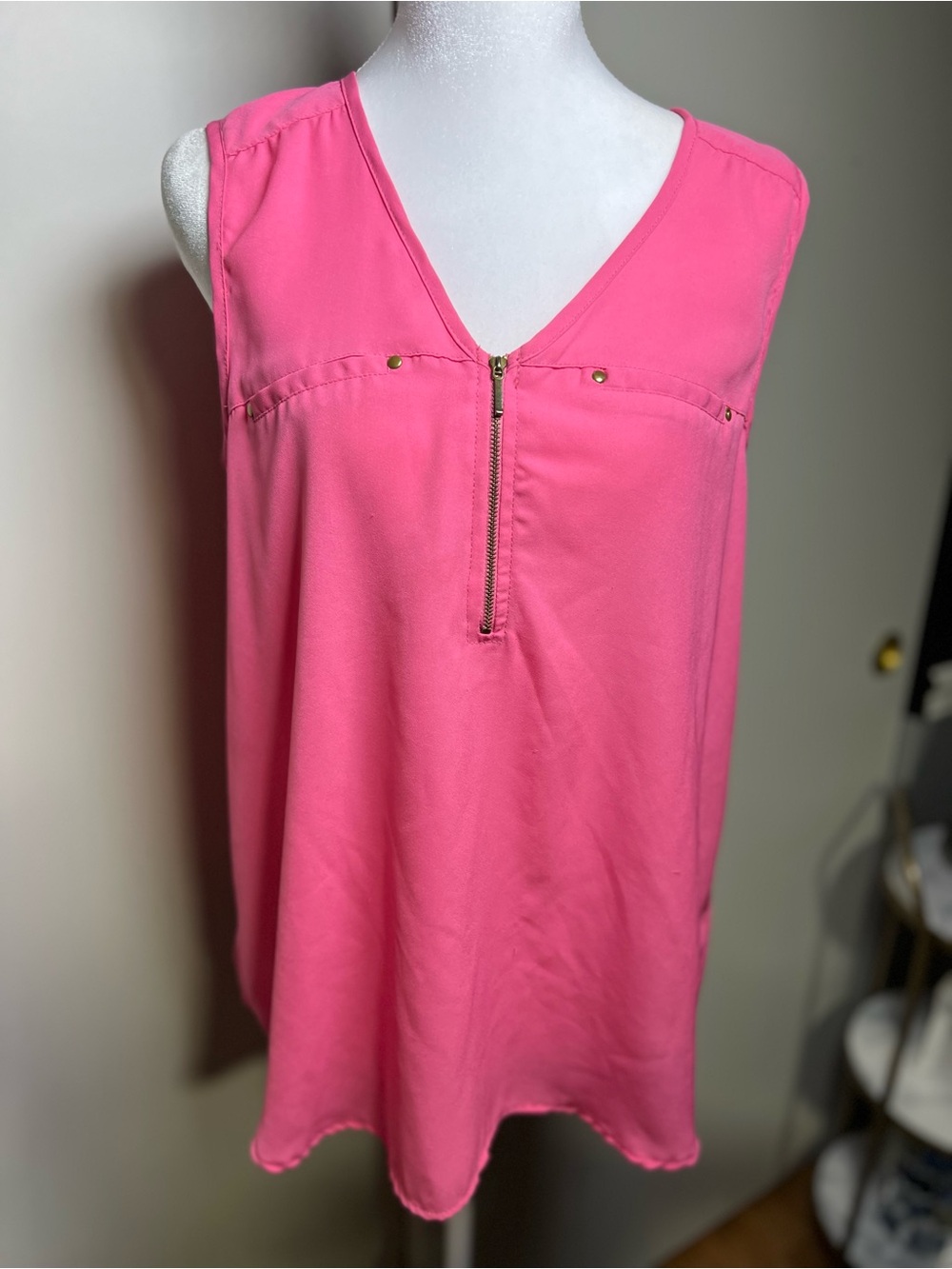 Sleeveless V-Neck Zip Tank Top in Bright Pink